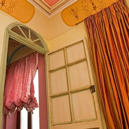 Palazzo Maggiore 3*